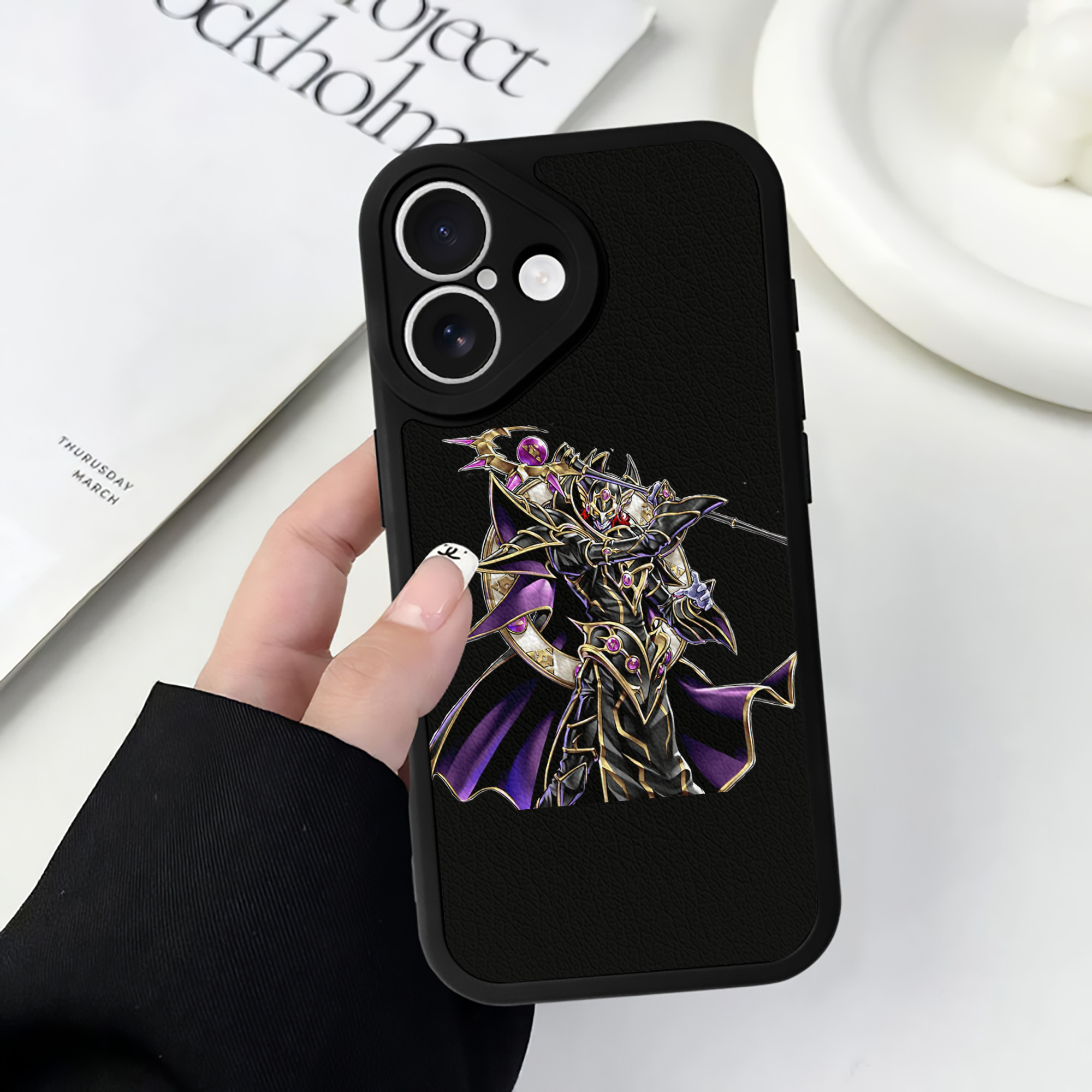 （画像用） 遊☆戯☆王 Yu-Gi-Oh! 【iPhone 16シリーズ対応】シリコンスマホケース（レザー調） 材質：シリコン